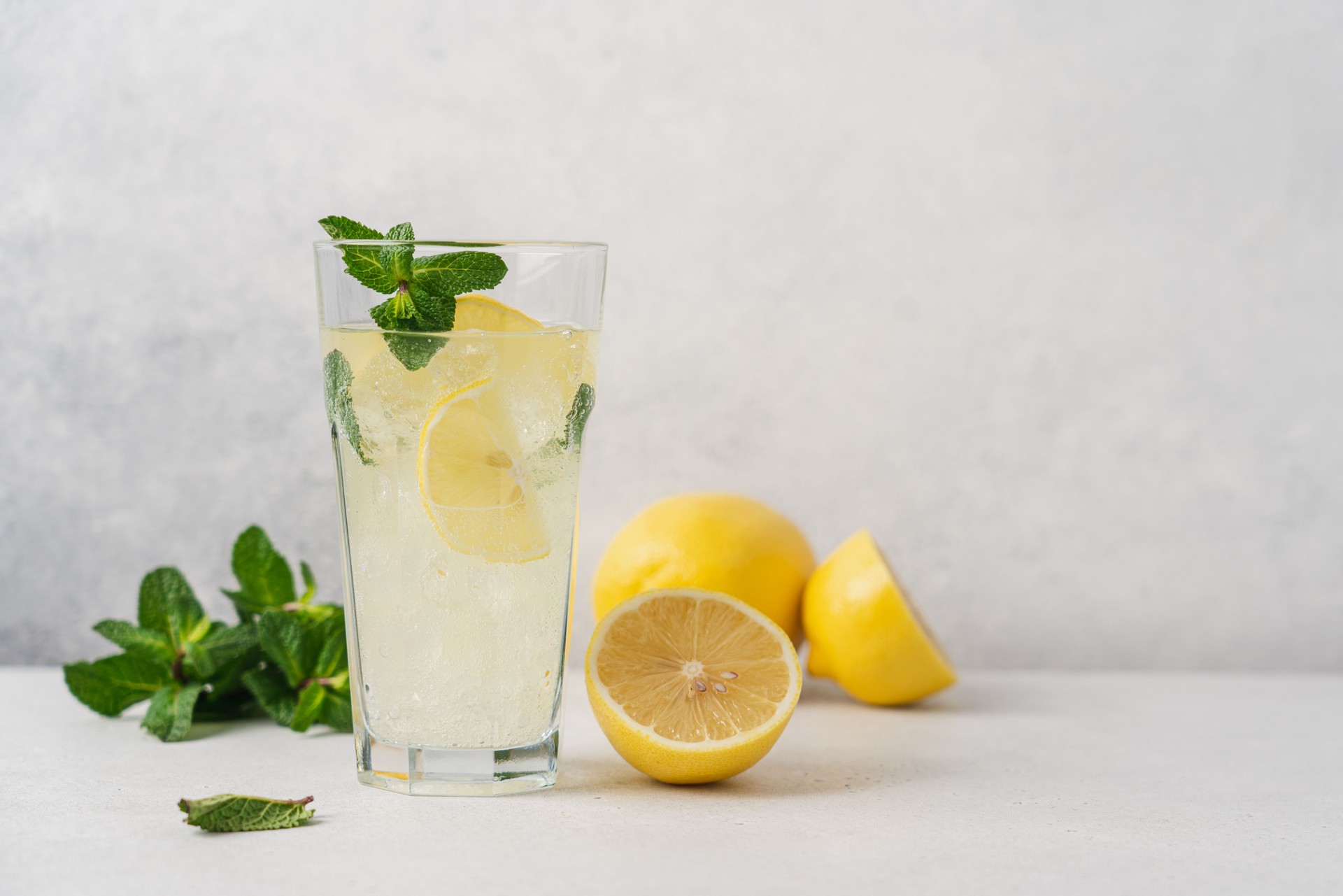 Lemonade with lemon and mint